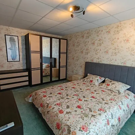 Parkside Family Apartman *